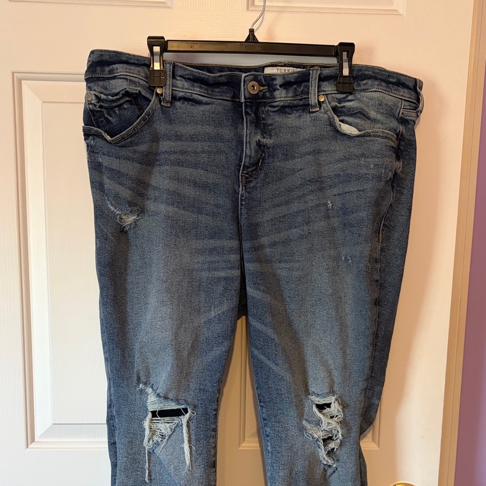 Torrid mid-rise skinny distressed jeans size 20S